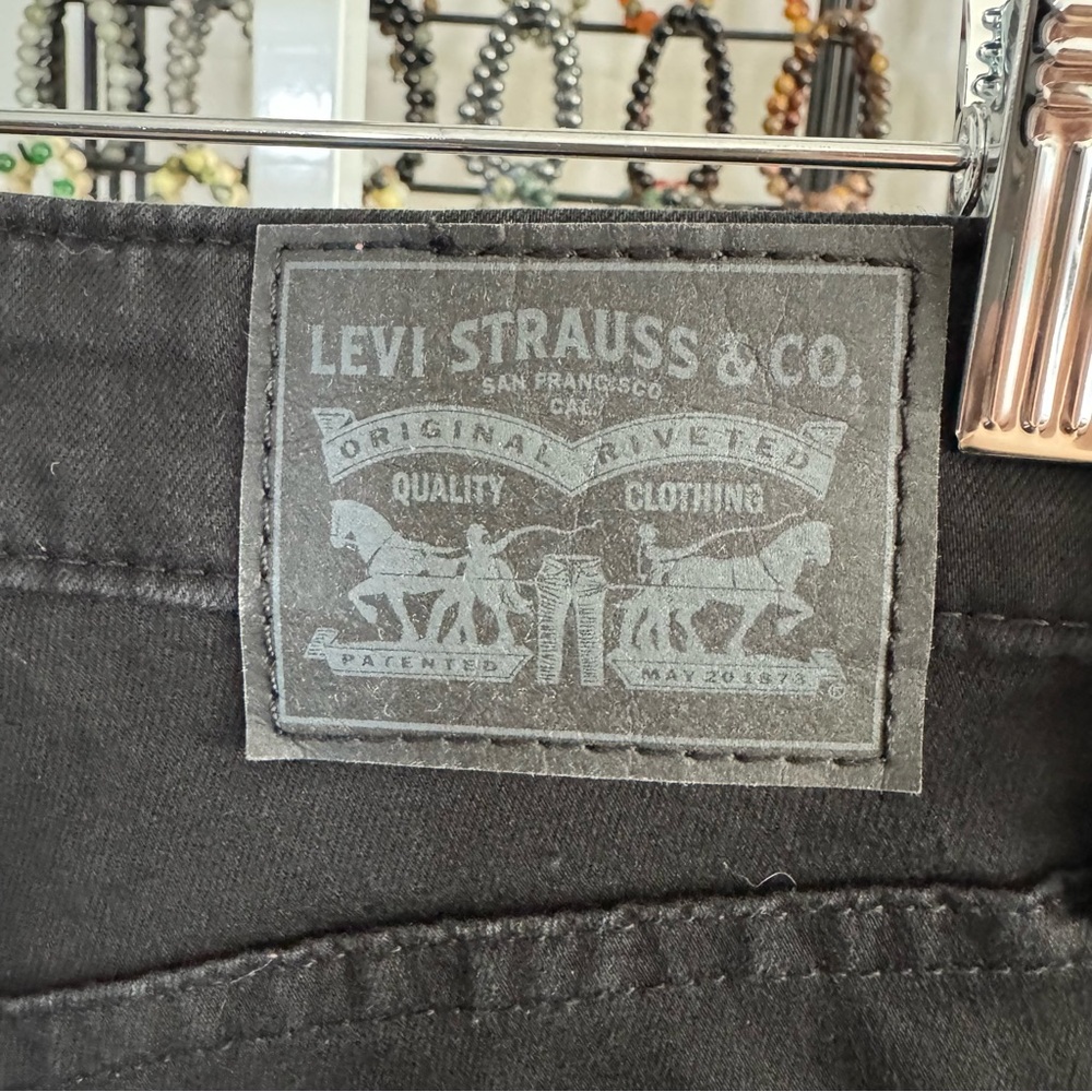 Levi's® Women's 726 High Rise Flare Jeans Size 26 Black Denim - Picture 7 of 9